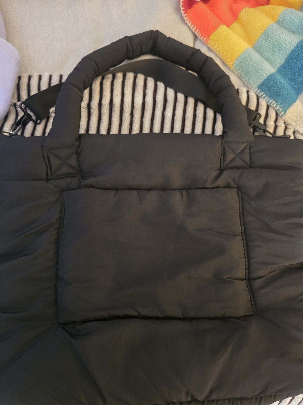 WILO Black Quilted Tote/Travel Puffer Bag With Spiral Pattern - Picture 10 of 10